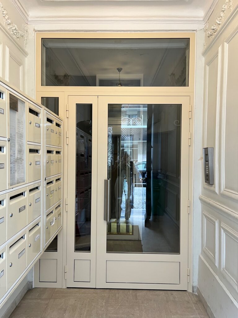 porte sas extérieur