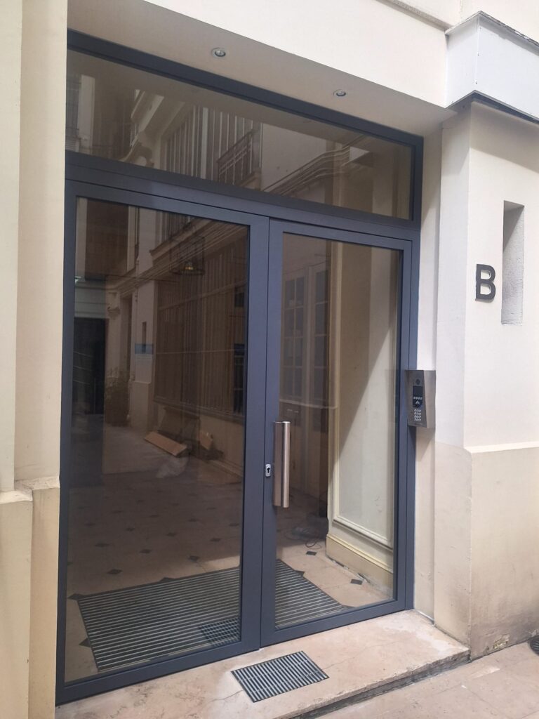 porte de hall paris 2 après extérieur