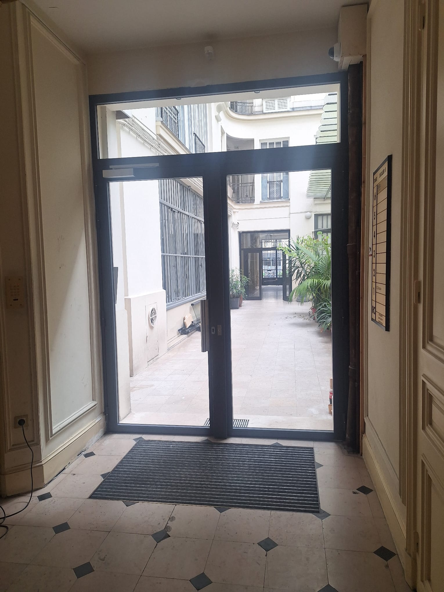 porte de hall paris 2 intérieur après