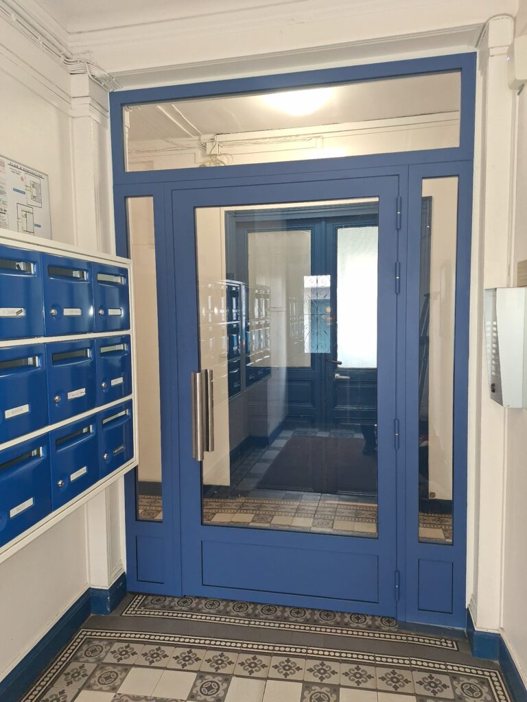 porte de hall après extérieur paris 19 arhtur rozier