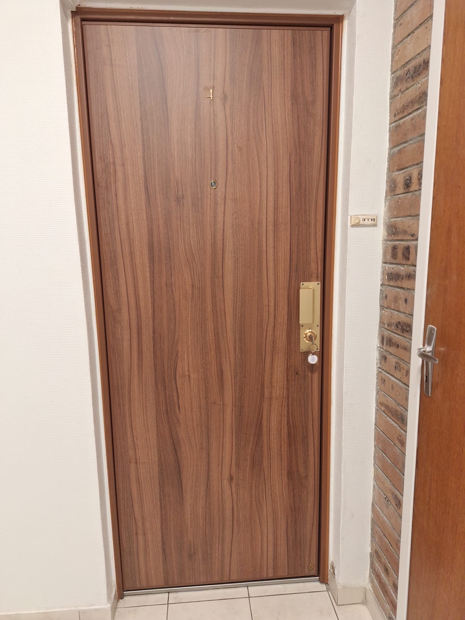 Porte blindée Picard Diamant 20 à Levallois-Perret — finition noyer — après