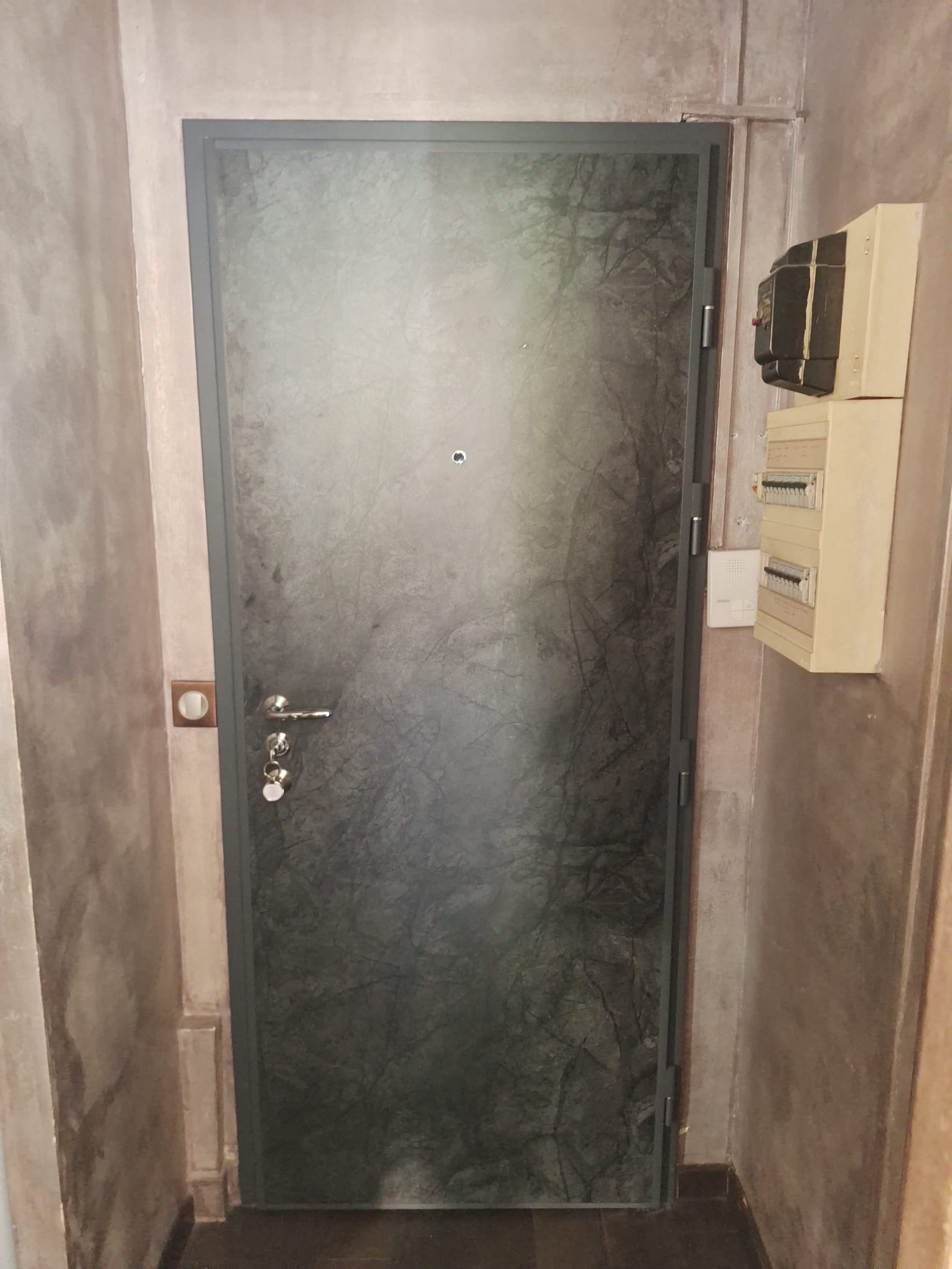Porte blindée Picard Diamant 20 à Levallois-Perret — finition noyer — après