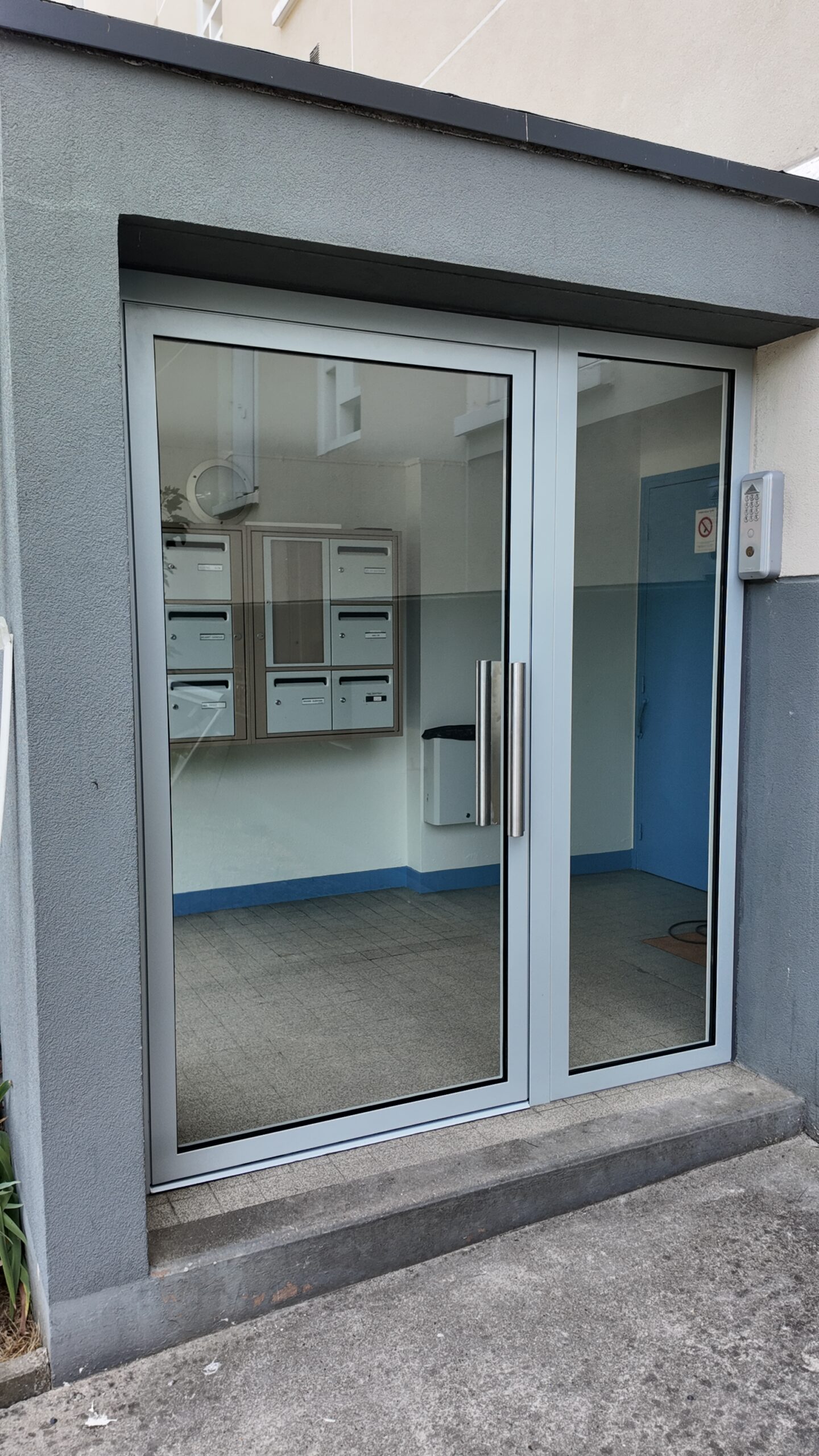Porte de hall Picard sur mesure à Gennevilliers — clavier codé et badge — après